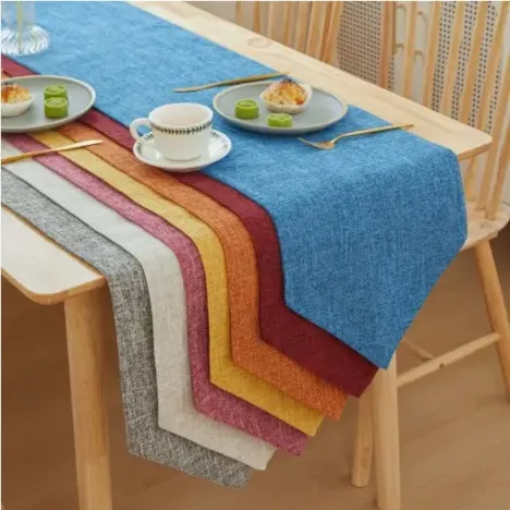 CONTRAST BORDER TABLE RUNNER